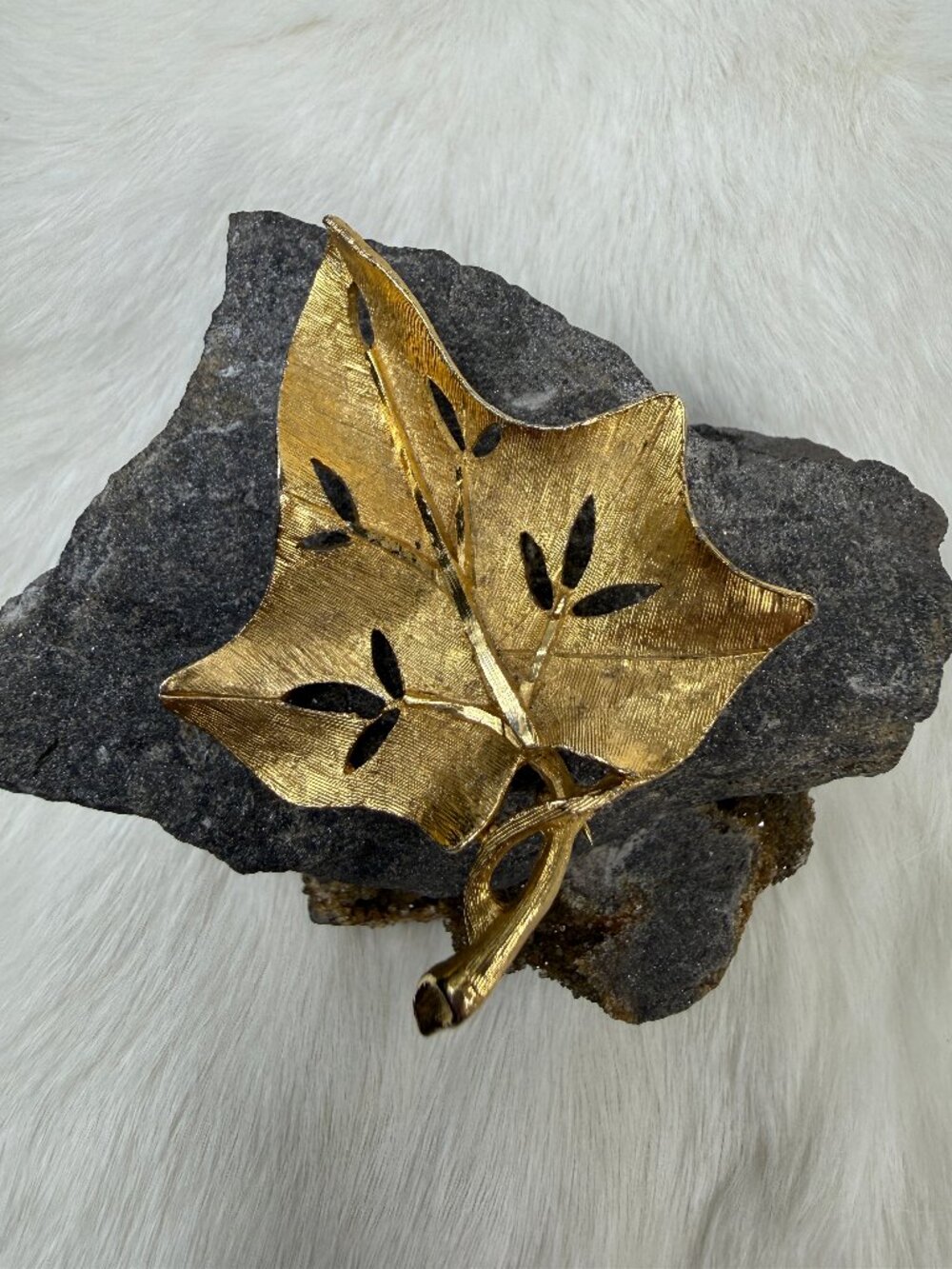 Vintage Gold Tone Ivy Cut-Out Brooch Figural 2" X 2.5" MCM